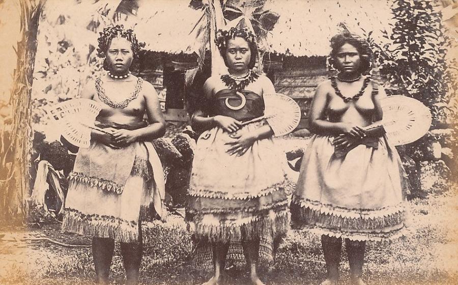 Native Fiji Girls with Fan Suva C1890