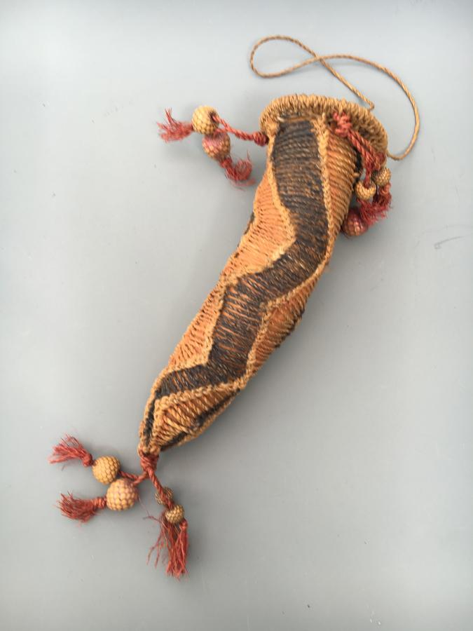 Highlands P. N.G. gentleman's sheath ( Koteka )