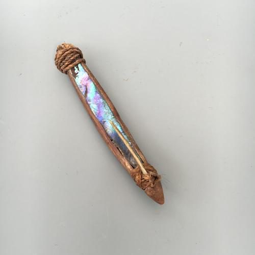 Good and large Maori fish lure ( Matau )