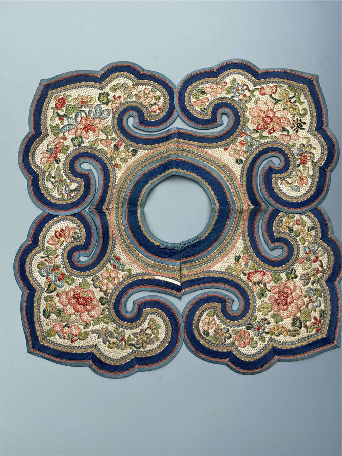 Fine Chinese Embroidered Silk Collar Qing Dynasty